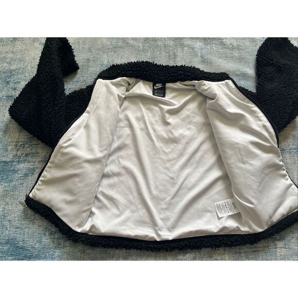 Nike Black White Sherpa Active Swoosh Cropped Faux Fur Jacket XS - Picture 4 of 8